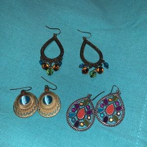 Bundle of 3 pairs of earrings